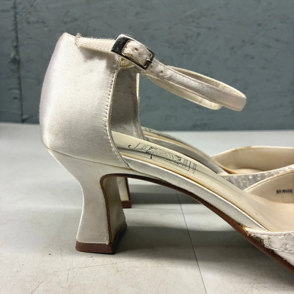 Special Occasions Beaded Satin Pumps Heels Womens 9 Silver Bridal Wedding VTG